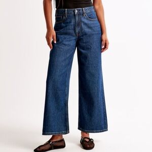 Abercrombie Curve Love High Rise Cropped Wide Leg Jean size 33 short
